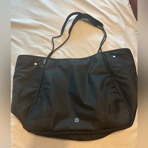 Like New Lululemon Snap Large Tote Bag (Black)